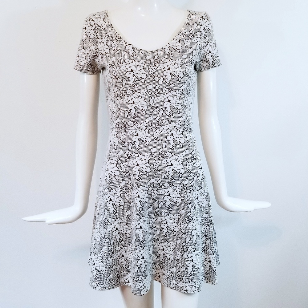 Topshop Black White Floral Print Skater Dress Sz 8 - Picture 1 of 5